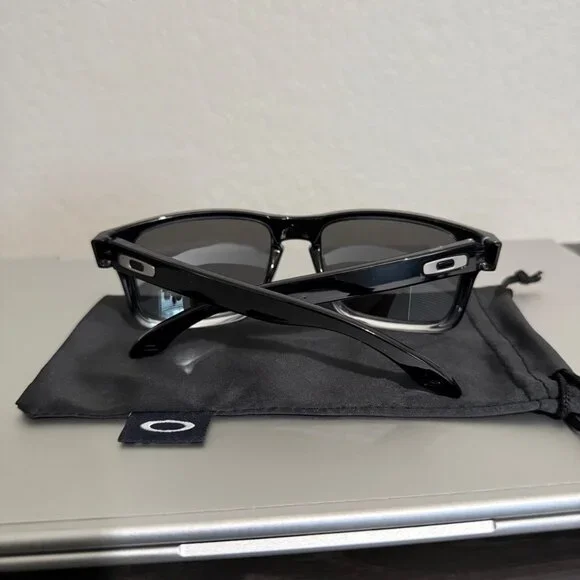 OO9102 Oakley Holbrook Two Tone Polished Frame Prizm Polarized Reflective Silver - Picture 6 of 6